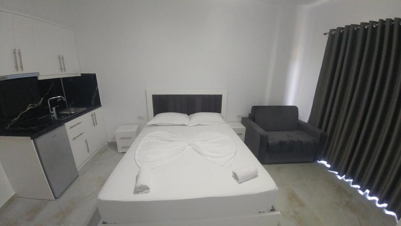 Hotel Zeka Ксамил Екстериор снимка