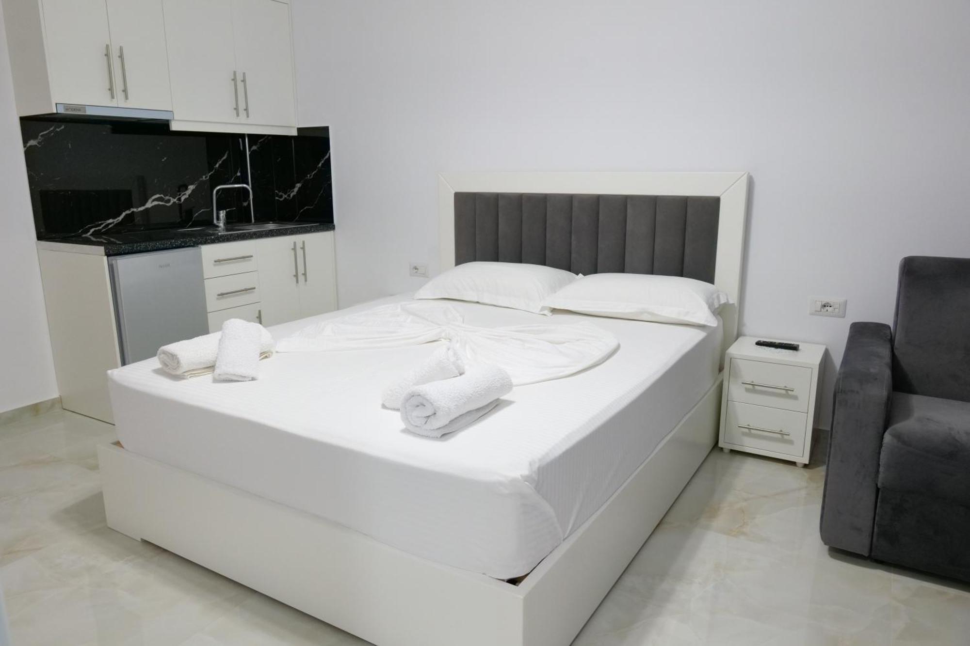 Hotel Zeka Ксамил Екстериор снимка